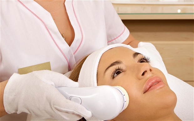 Różne zabiegi dla ciała ludzkiego rekomendowane przez kosmetyczkę
