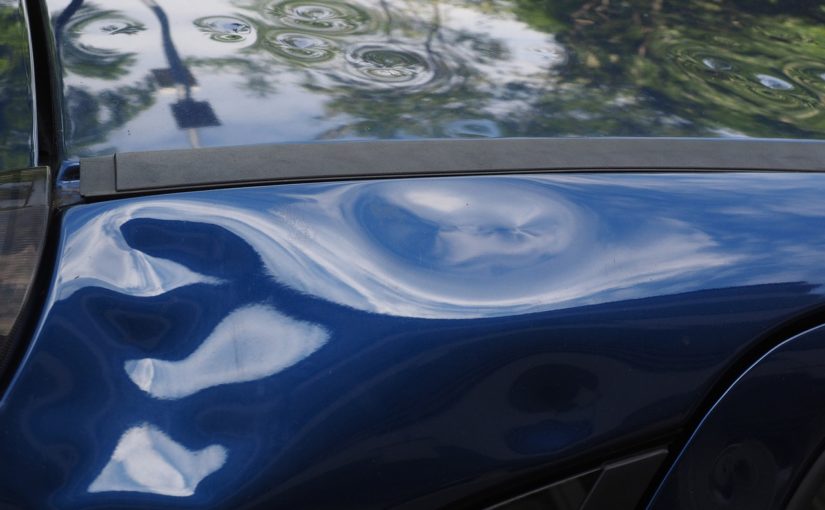 Miałeś wypadek? Ktoś przerysował Ci samochód pod biurem?