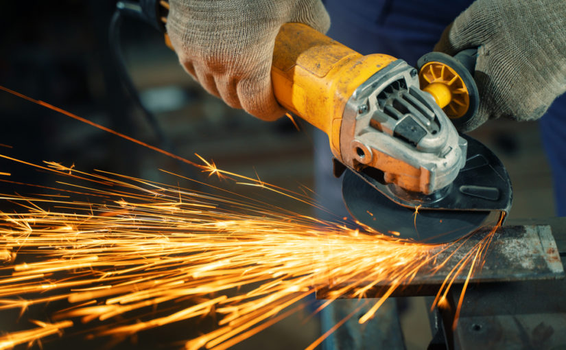 Tok produkcji śrub i wkrętów – jakie są jego poziomy i jakie maszyny są stosowane?