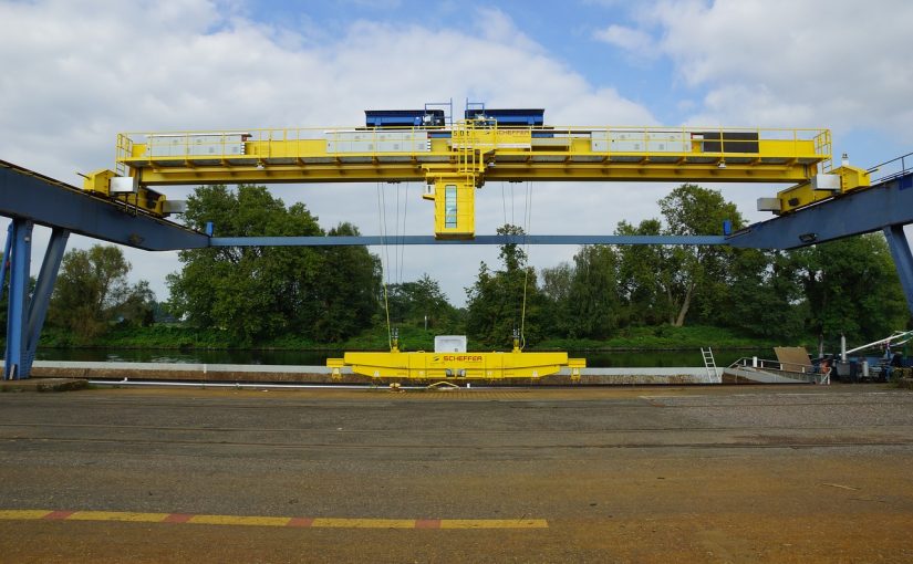 Firmy zajmujące się dostarczaniem maszyn posiadają w ofercie standardowe warianty